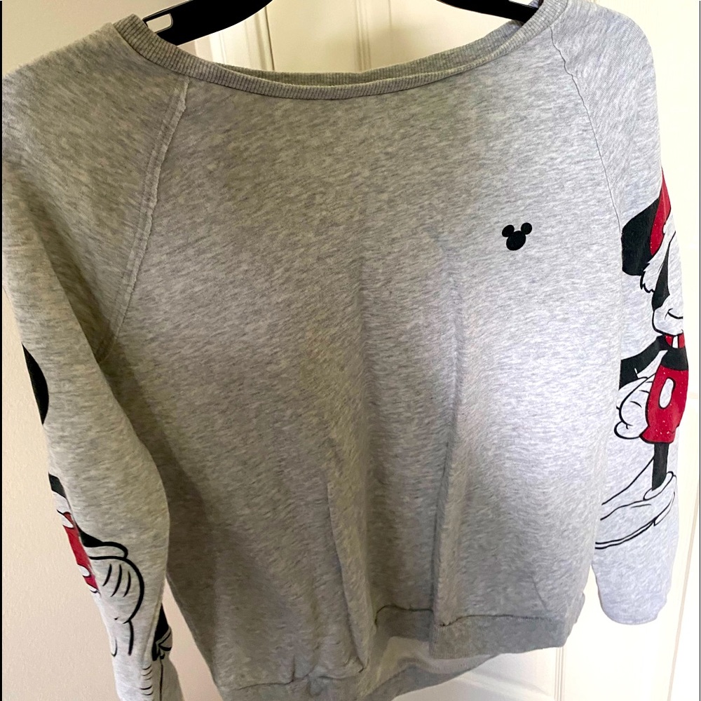 Cute kids Disney sweater with mickey and minnie mouse